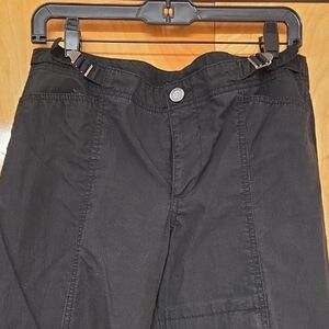 Ladies Gap Black Cargo Pants size 6 with tab bottom to adjust ankle width